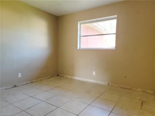 Empty room featuring light tile patterned floors