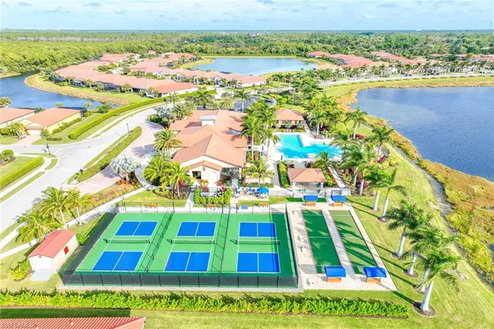 1439  Oceania S DR, Naples, FL 34113
