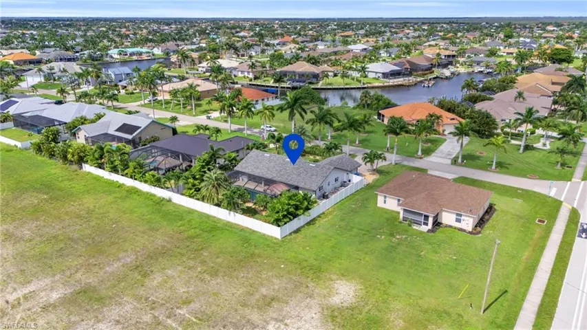 Birds eye view of property