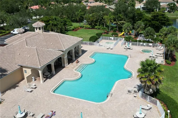 Community pool, kiddie pool & hot tub