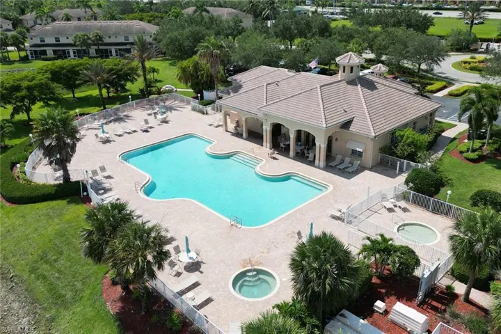 Community pool, kiddie pool & hot tub