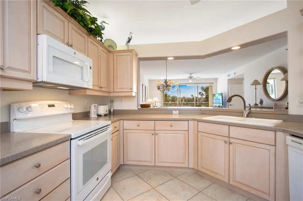 7655 Pebble Creek CIR, Naples, FL 34108,224083242