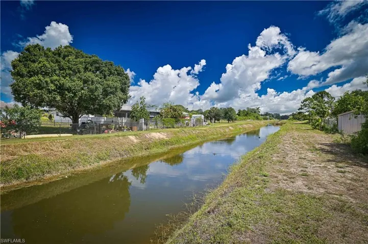 917  Albert  AVE, Lehigh Acres, FL 33971