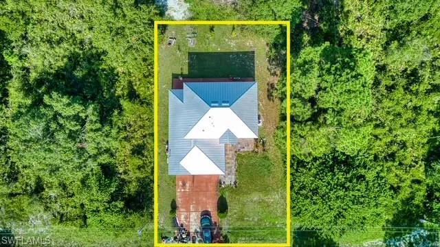 View from above of property featuring property parcel outlined