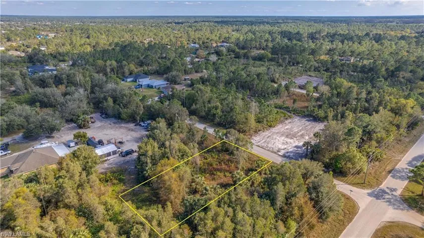 View of property location featuring a heavily wooded area and property boundaries highlighted