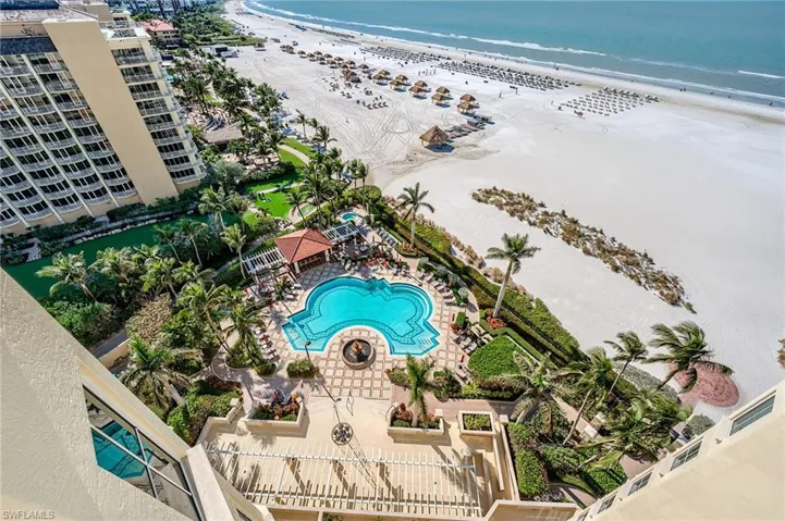 Bird's eye view of a pool area and expansive beach