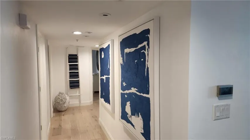 20  Seagate  DR, Naples, FL 34103