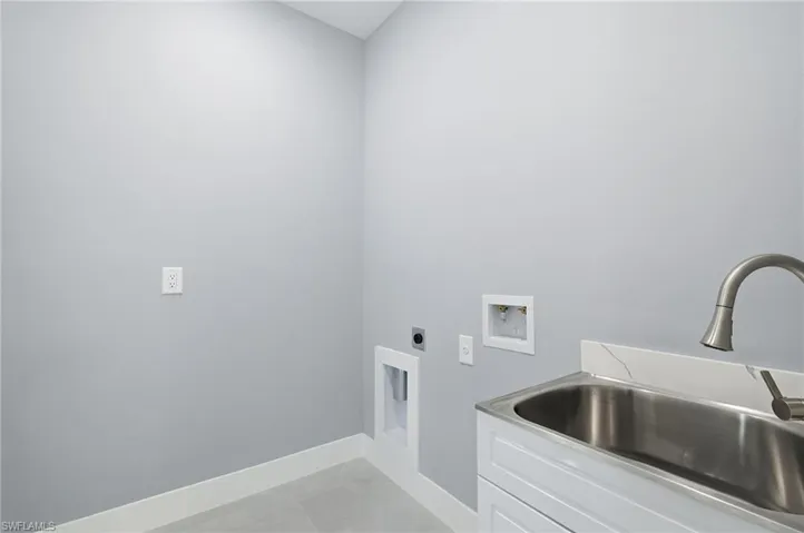 Laundry room with electric dryer hookup and hookup for a washing machine