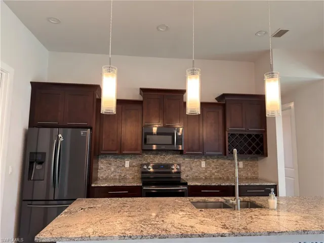 1504 Sw Santa Barbara Pl, Cape Coral, Florida 33991