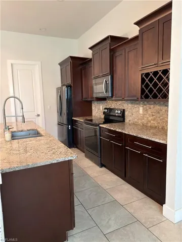 1504 Sw Santa Barbara Pl, Cape Coral, Florida 33991