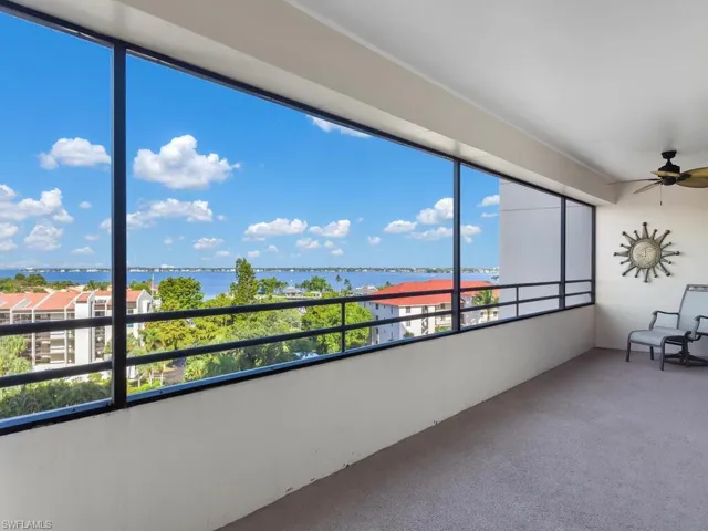 Long Lanai Overlooking The River