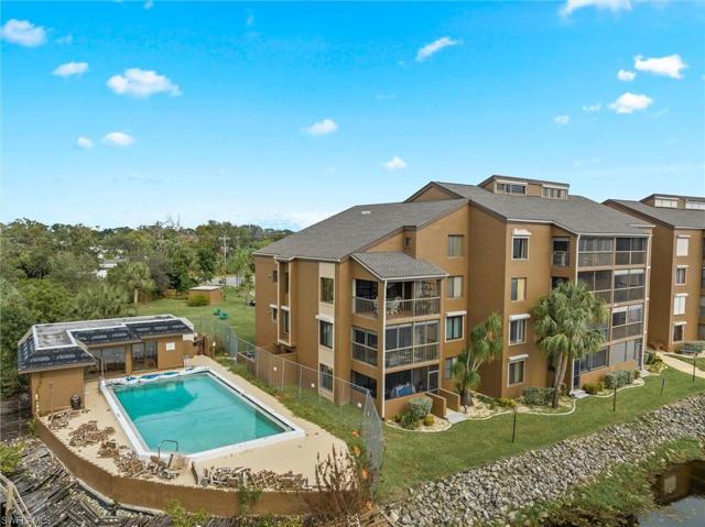 Over Looks Pool, Lake and Preserve