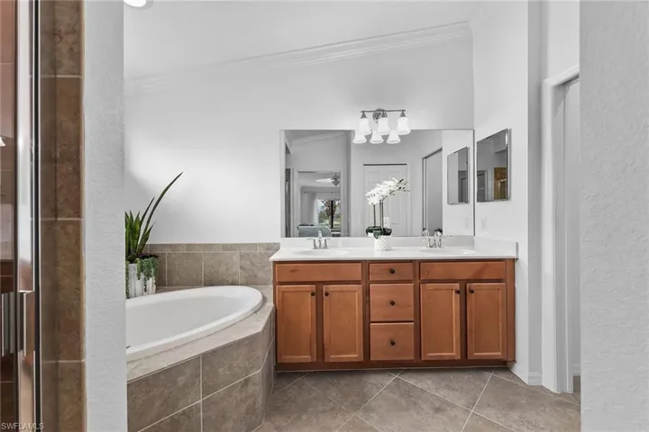 9514  Avellino  WAY, Naples, FL 34113
