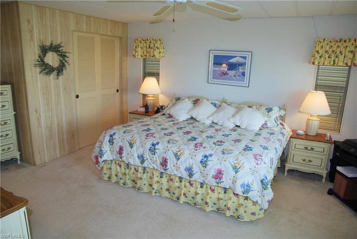 360  Middlecoff  CT, North Fort Myers, FL 33903