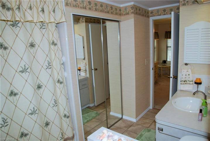 360  Middlecoff  CT, North Fort Myers, FL 33903