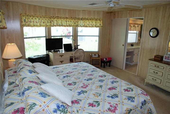 360  Middlecoff  CT, North Fort Myers, FL 33903
