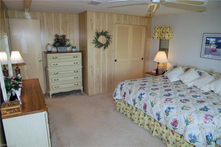 360  Middlecoff  CT, North Fort Myers, FL 33903