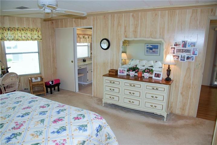 360  Middlecoff  CT, North Fort Myers, FL 33903