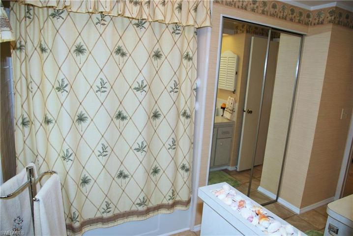 360  Middlecoff  CT, North Fort Myers, FL 33903