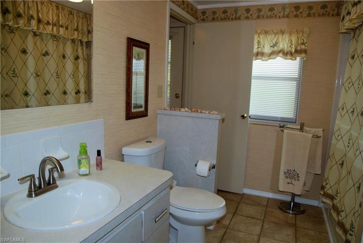 360  Middlecoff  CT, North Fort Myers, FL 33903