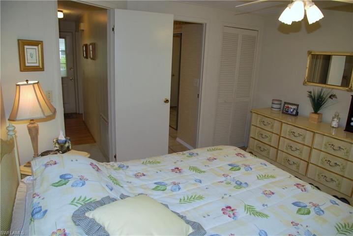 360  Middlecoff  CT, North Fort Myers, FL 33903