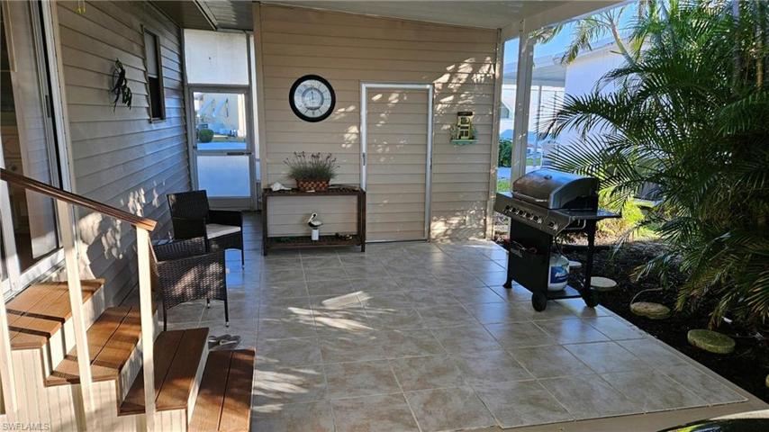 360  Middlecoff  CT, North Fort Myers, FL 33903
