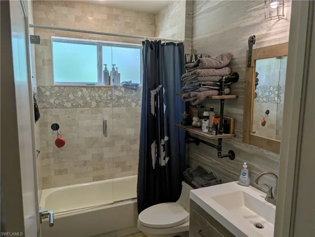 Full bathroom located between bedroom 2 & 3