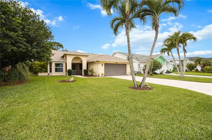 1324  Monarch  CIR, Naples, FL 34116
