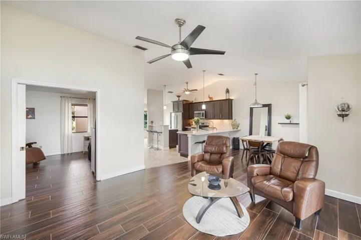 1324  Monarch  CIR, Naples, FL 34116