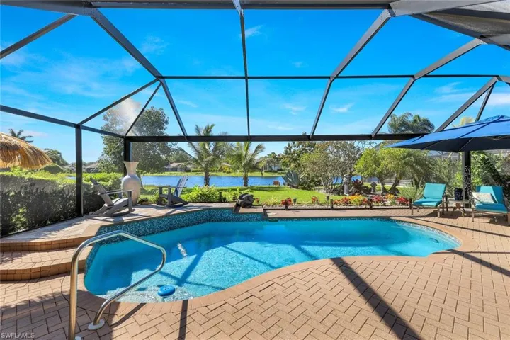 Pool overlooking Lake, Picture Screen