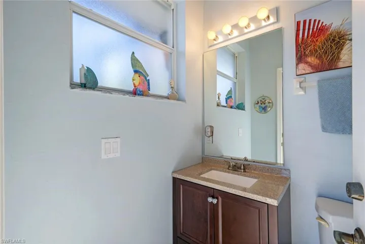 1/2 bath off of Lanai