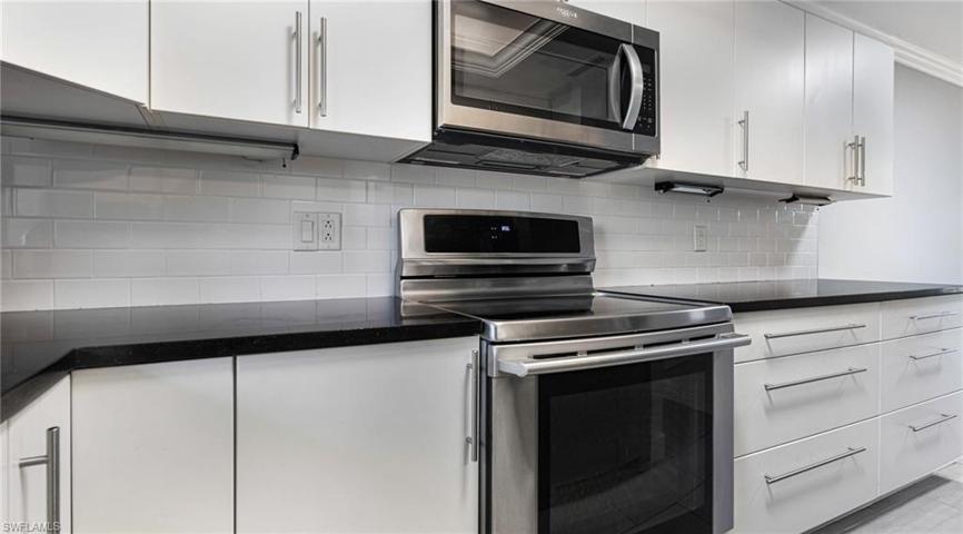 Newer appliances throughout