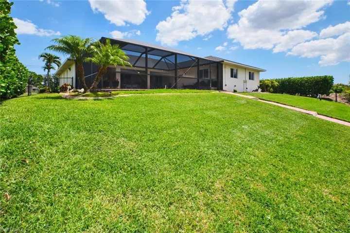 844 Ne 6th Ave, Cape Coral, Florida 33909