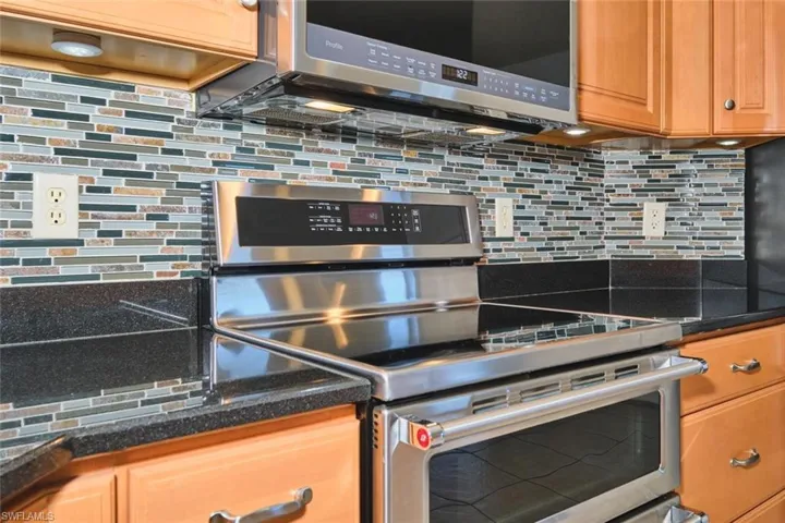 844 Ne 6th Ave, Cape Coral, Florida 33909
