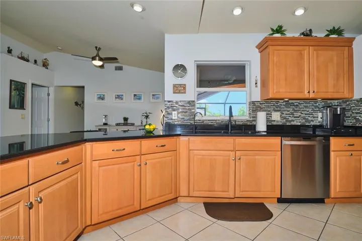 844 Ne 6th Ave, Cape Coral, Florida 33909