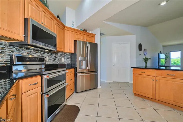 844 Ne 6th Ave, Cape Coral, Florida 33909
