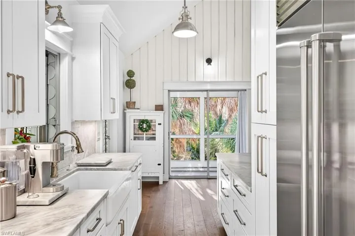 New gourmet Kitchen in Main house with soft close drawers & 48' high upgraded shaker cabinets & hardware. Stainless Steel appliances & Quartz counter tops, all new light fixtures thoughout both main & guest house.