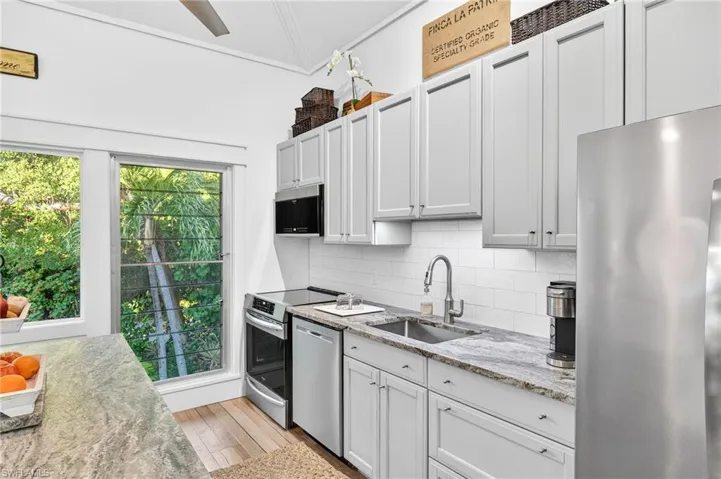 Guest House full Kitchen with SS Appliances