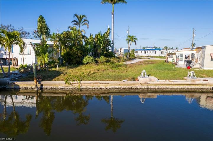 3875  Phoenix  DR, ST. JAMES CITY, FL 33956