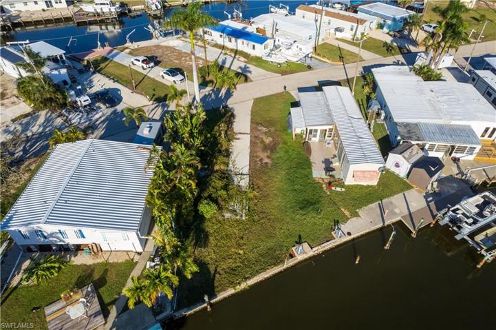 3875  Phoenix  DR, ST. JAMES CITY, FL 33956