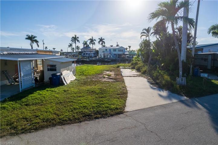 3875  Phoenix  DR, ST. JAMES CITY, FL 33956