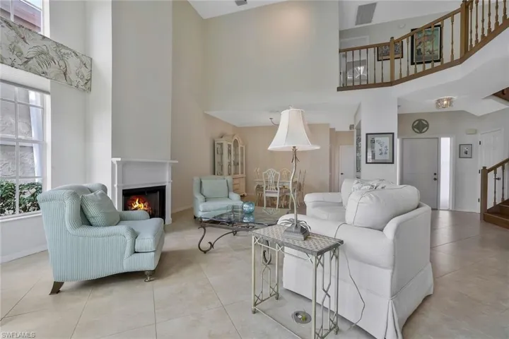 187  AMBLEWOOD  LN, Naples, FL 34105
