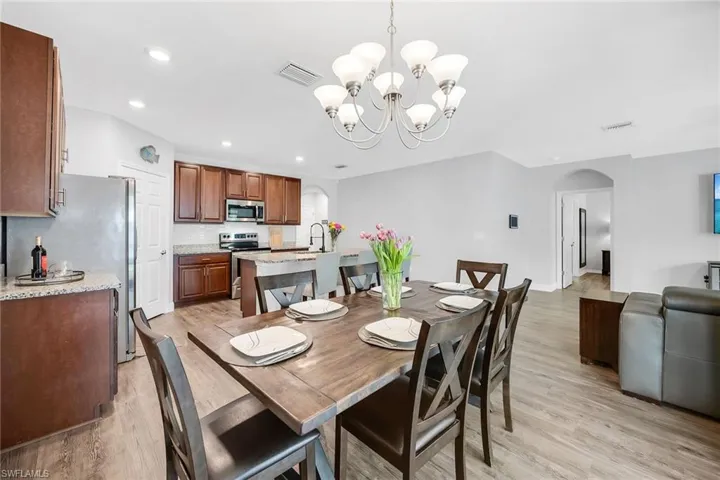 777  Twinning  ST, Naples, FL 34104