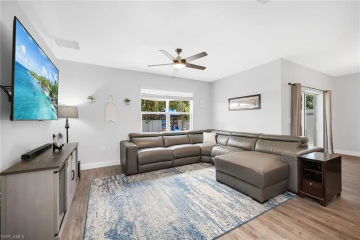 777  Twinning  ST, Naples, FL 34104