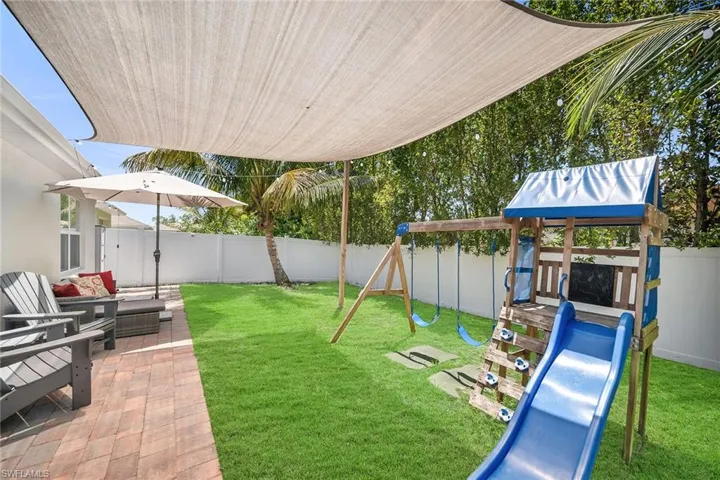 777  Twinning  ST, Naples, FL 34104