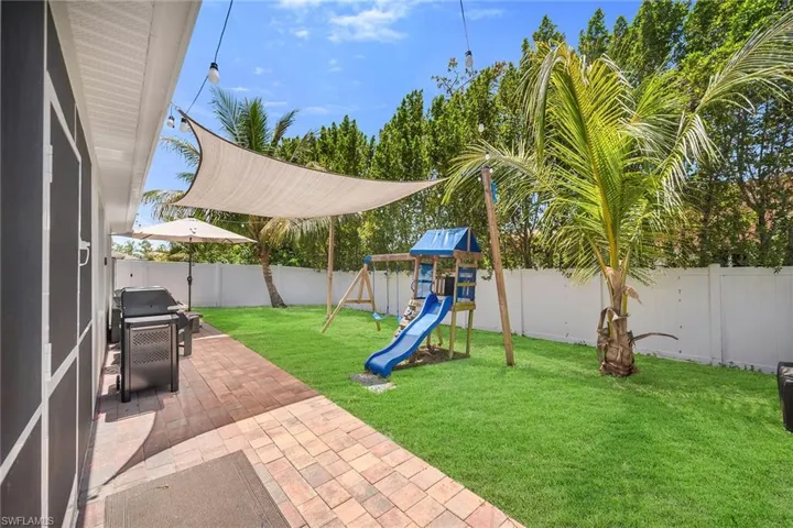 777  Twinning  ST, Naples, FL 34104