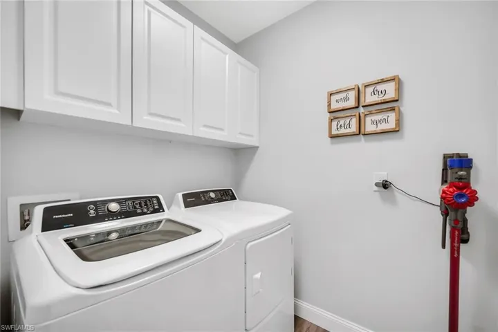 777  Twinning  ST, Naples, FL 34104
