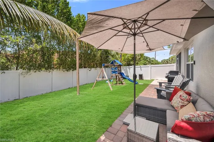 777  Twinning  ST, Naples, FL 34104