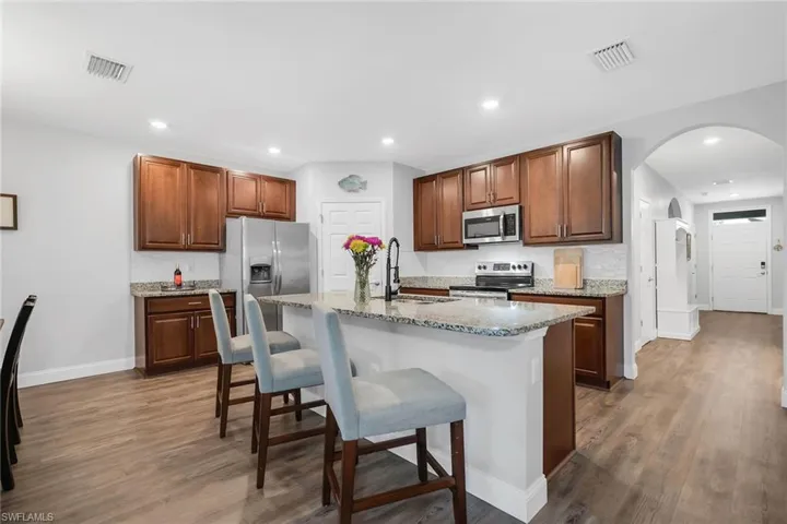 777  Twinning  ST, Naples, FL 34104