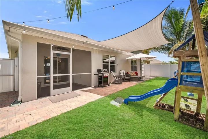 777  Twinning  ST, Naples, FL 34104